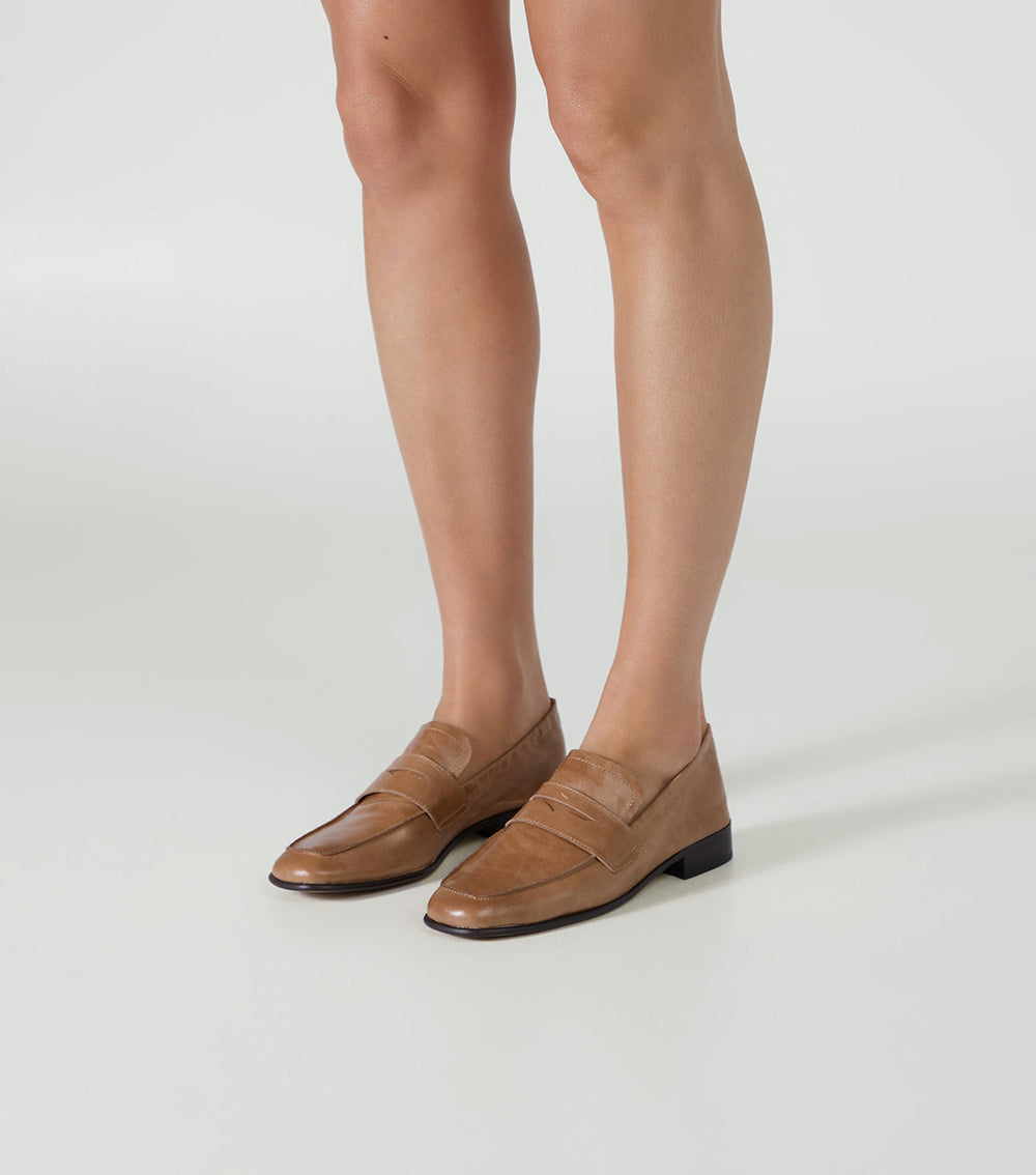 Gloria Tan Vintage - Tony Bianco For Sale