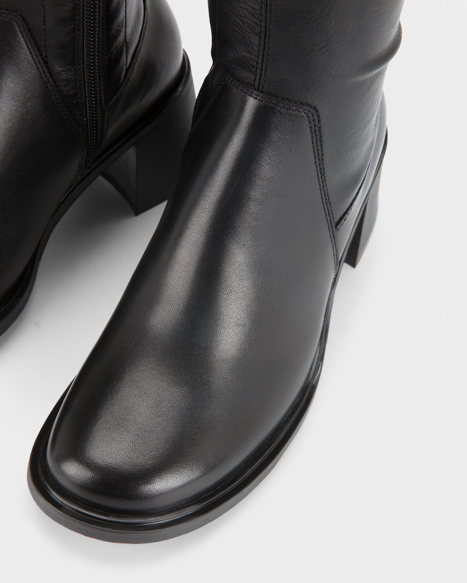 Vagabond Vega boots